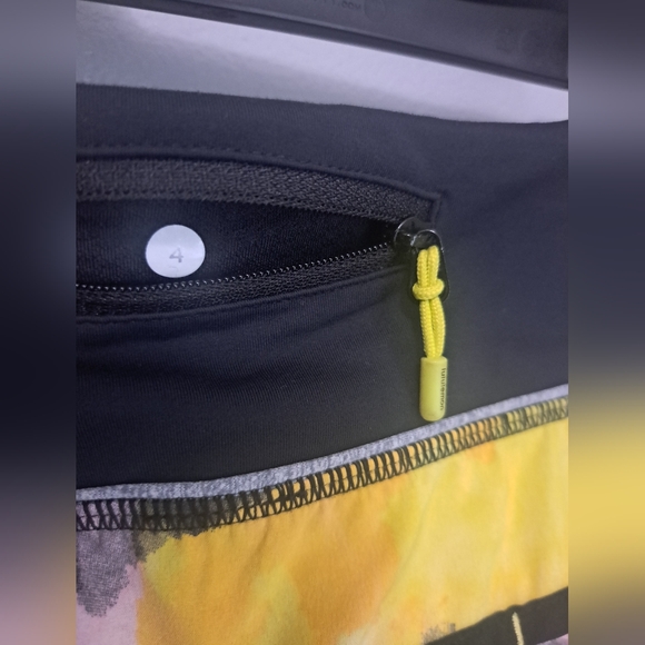 LuluLemon Speed Shorts Citron Tinted Canvas Sz 4 - Picture 5 of 9